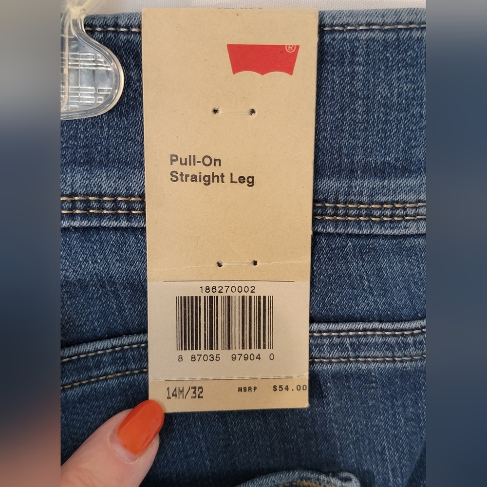 NWT Levi's Perfectly Slimming Straight Leg Pull On Jeans Size 14M/32 - Picture 8 of 11